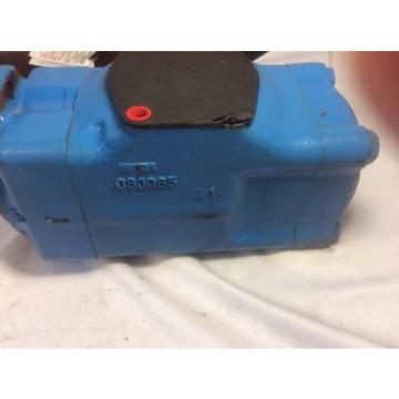 EATON CORP. VICKERS 4535V42A3886DD20282 NEW HYDRAULIC  Pump