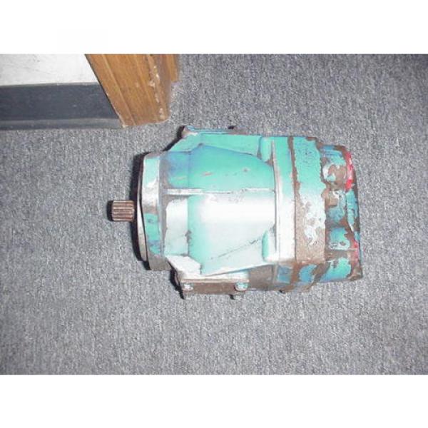 Vickers Eaton Hydraulic 02466220, PVE012R05AUB0B21240001001AGCD0A PVE012 Pump #1 image