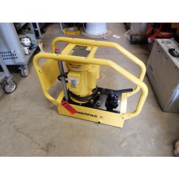 ENERPAC WE SERIES HYDRAULIC WEx4 5000PSI SINGLE ACTING MANUAL 3/2 VALVE NEW Pump #1 image