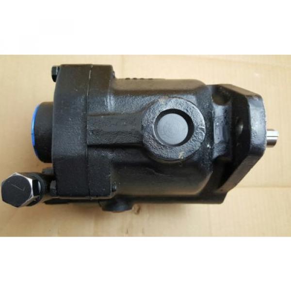 VICKERS PVB 10 RSY 30CM11 VARIABLE DISPLACEMENT HYDRAULIC AXIAL PISTON   Pump #7 image