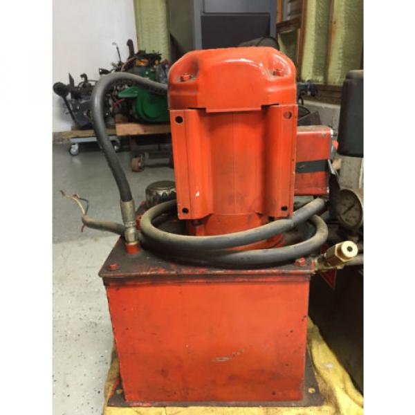 Hydraulic with Reservoir &amp; Flow Control Valve. 240V, 3 Phase Pump #1 image