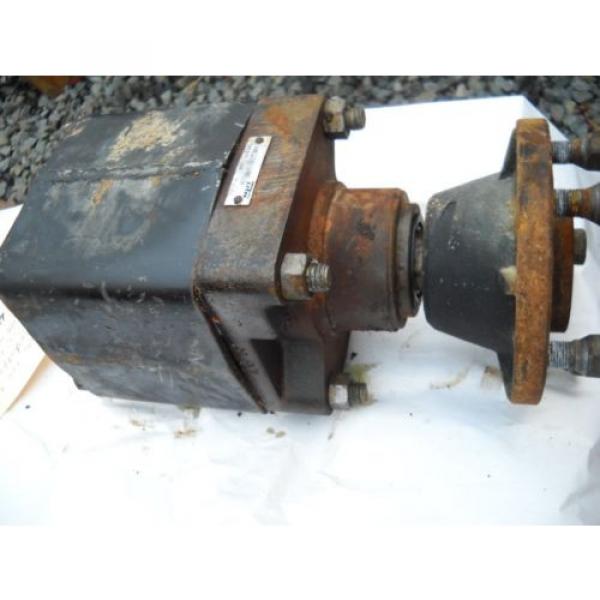 TRW 220 MAB 06003 HYDRAULIC MOTOR WITH 5 LUG HUB in weldable housing A1 220 85 Pump #7 image