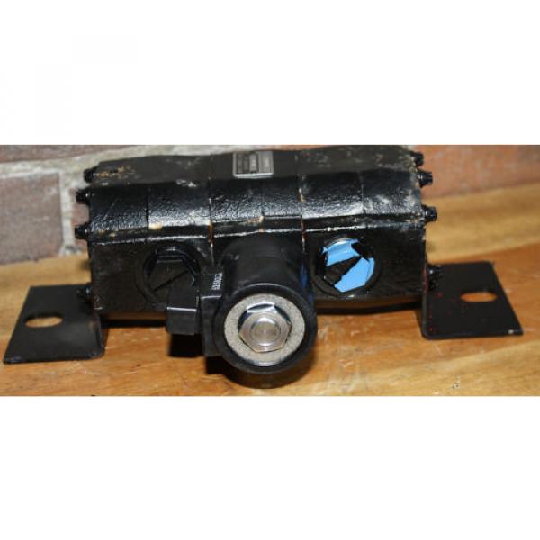 Barnes Corp Rotary Hydraulic Flow Divider #1020043 &amp; Hydraforce 6351012 Solenoid Pump #6 image