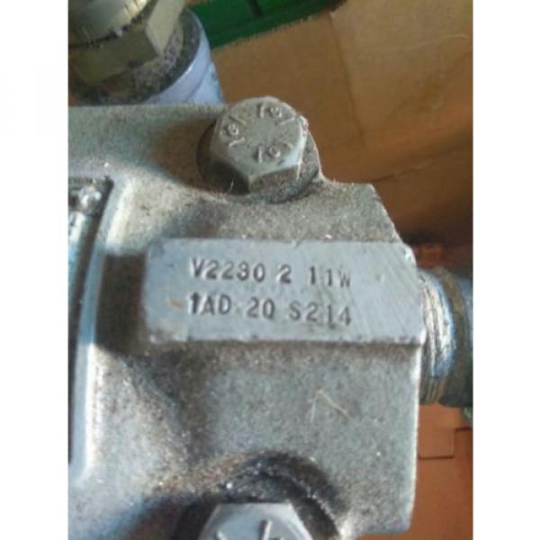 Vickers vane pump 2884865 v2230 2 11w hydrologic oil fluid great condition  Pump #3 image