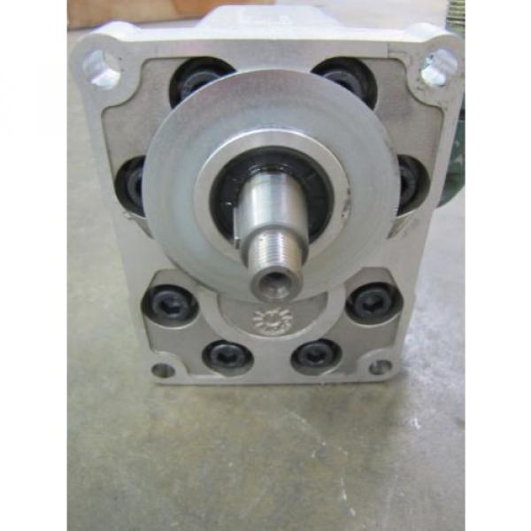 SAUER SUNSTRAND SNP3/26D ROTARY GEAR HYDRAULIC 1&#034; IN/OUT FLANGE .765&#034; SHAFT Pump #4 image