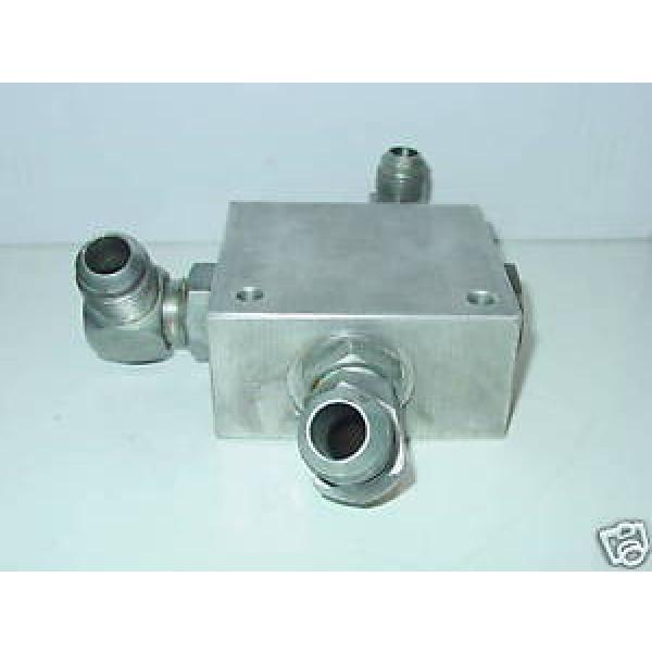 USED CLARK FORKLIFT FLOW VALVE CL 1751217 OR CL 909547 Pump #1 image