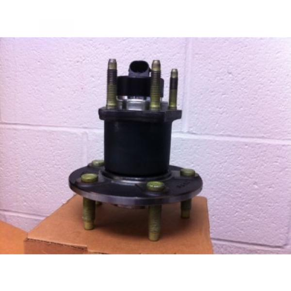 GM OEM 15889806 Wheel Bearing and Hub Assembly #2 image